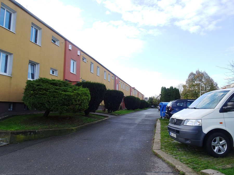 File:Horoměřice, Družstevní.jpg