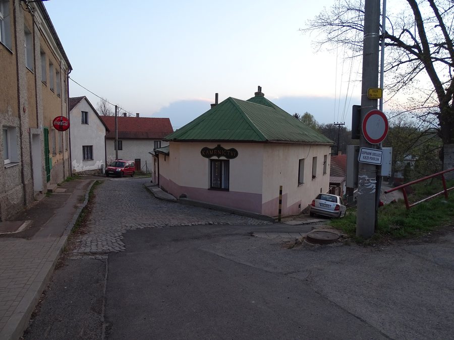 File:Velké Popovice, Farská 13, Pivovarská.jpg