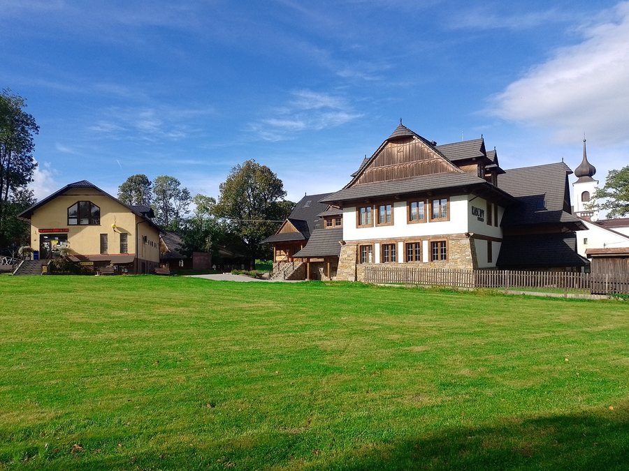 File:Mosty u Jablunkova - Mosty koło Jabłonkowa, Kasowy - dom PZKO.jpg