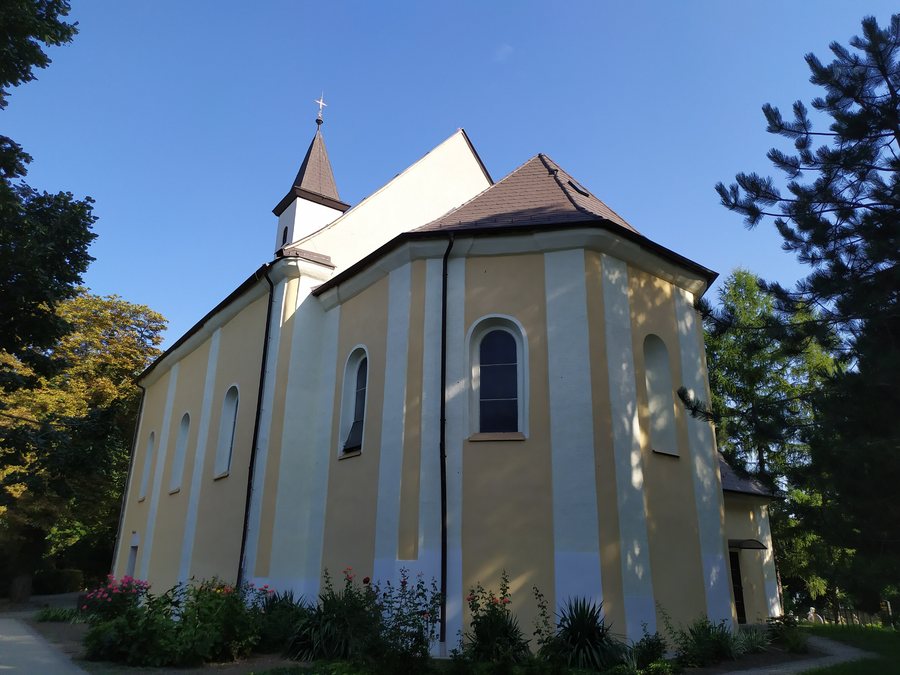 File:Trnovec nad Váhom kostol 01 01.jpg
