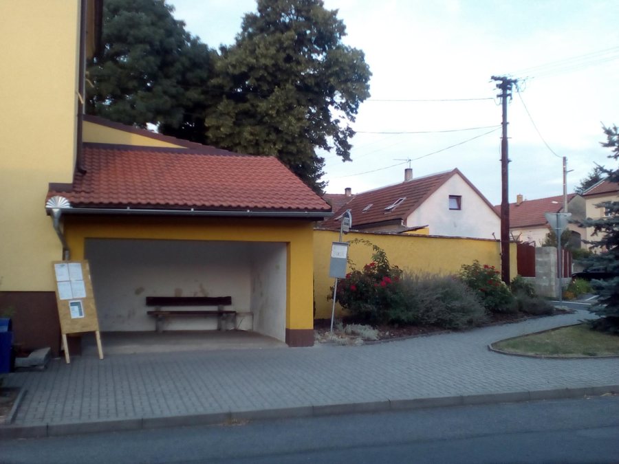 File:Hospozín, Kladno district, Central Bohemia, Czechia, a bus stop.jpg