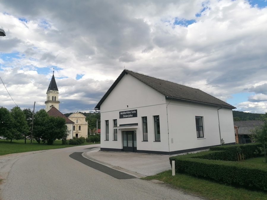 File:Waldorfska šola Šmarjeta.jpg