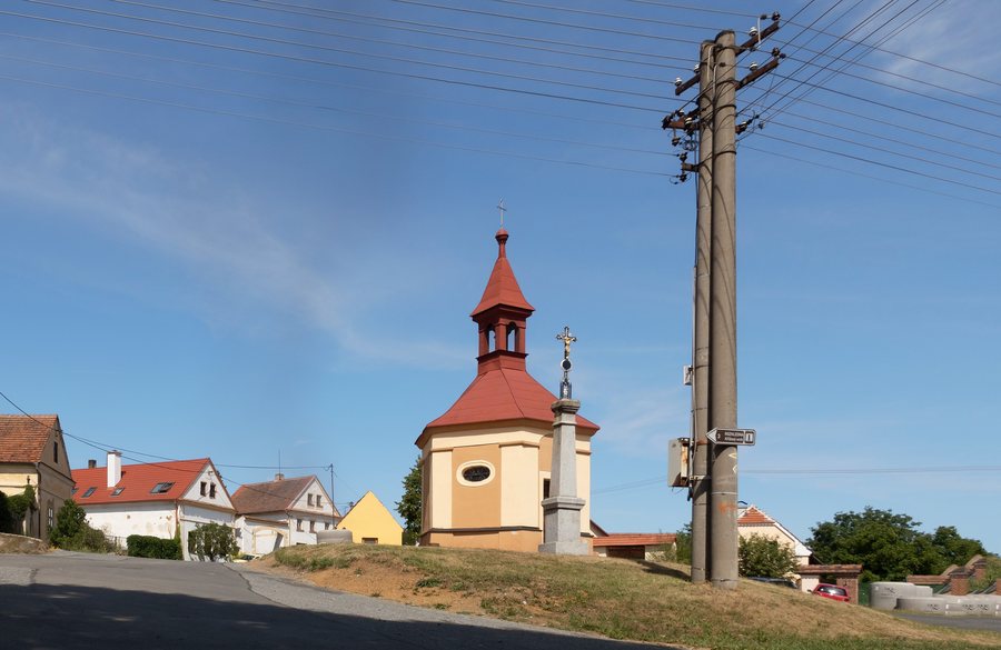 File:Dnešice-Černotín, kapel IMG 3063 2022-08-07 14.35.jpg