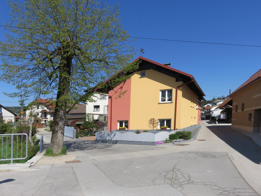 File:Brod-Logatec Slovenia 3.jpg