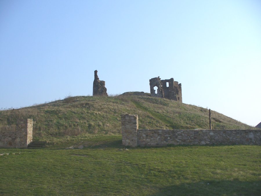 File:Veľký Kamenec - ruins - panoramio - Györgyfi.jpg