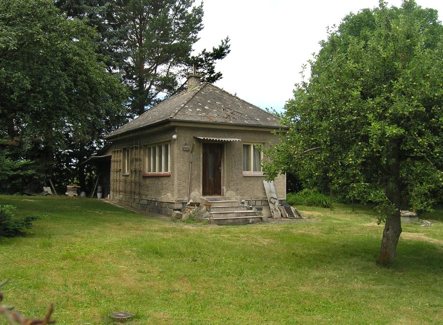 File:Kunice, Vidovice, garden house.jpg
