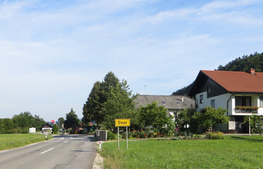 File:Dvor Zuzemberk Slovenia 2.jpg