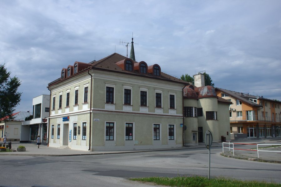 File:Revúca, palác II.jpg
