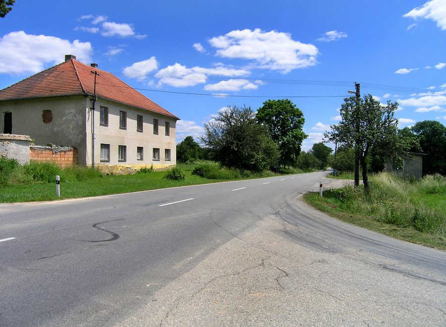 File:Chýstovice, main street.jpg