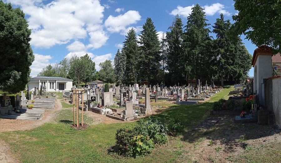 File:Rudolfov (ČBu District), cemetery 07.jpg