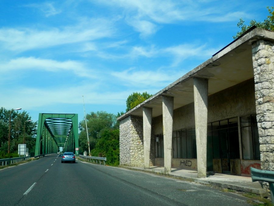 File:Hraničný prechod Medveďov 19 Slovakia.jpg