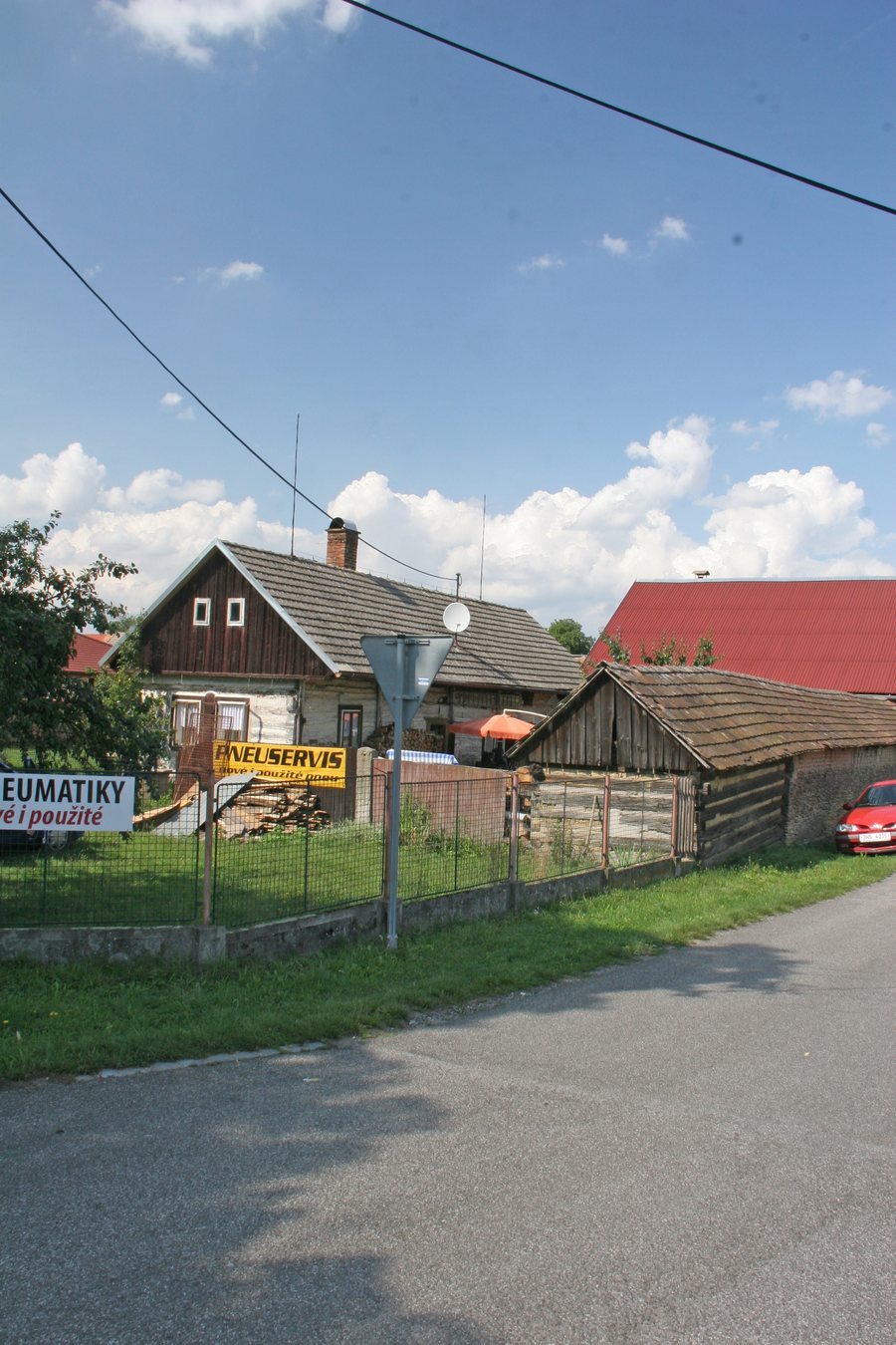 File:Černilov pneuservis.JPG