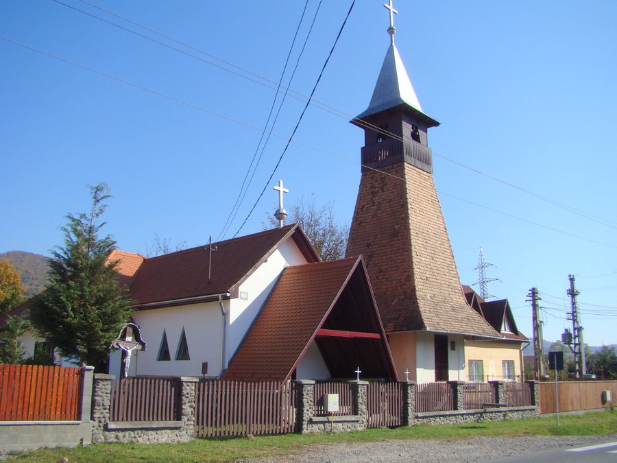 File:RO MS Biserica romano-catolica Sacadat (2).jpg