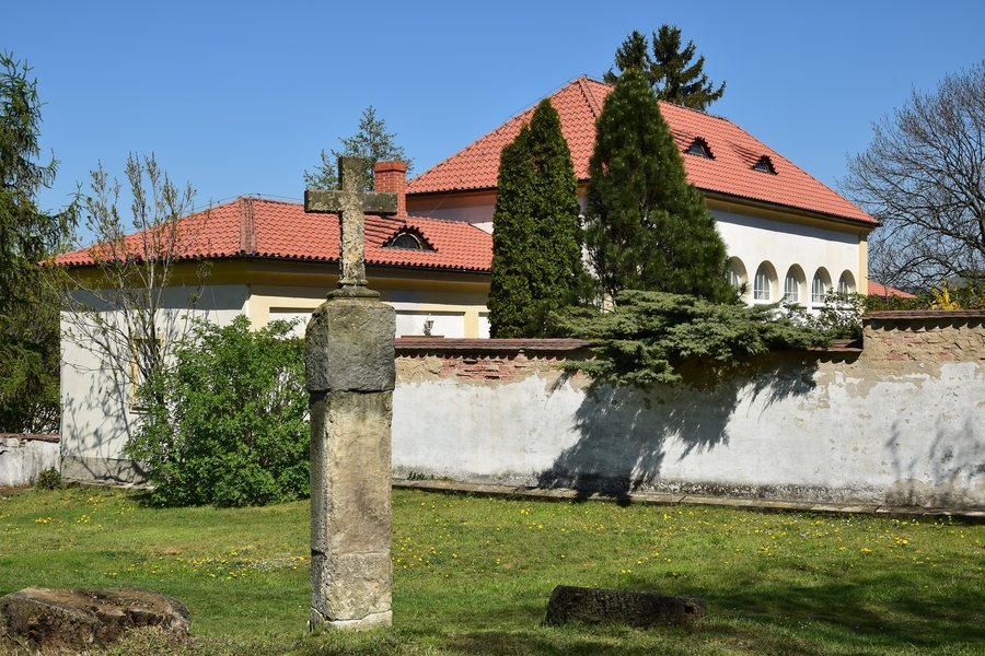 File:Bělušice 2020-04-23 Kříž.jpg