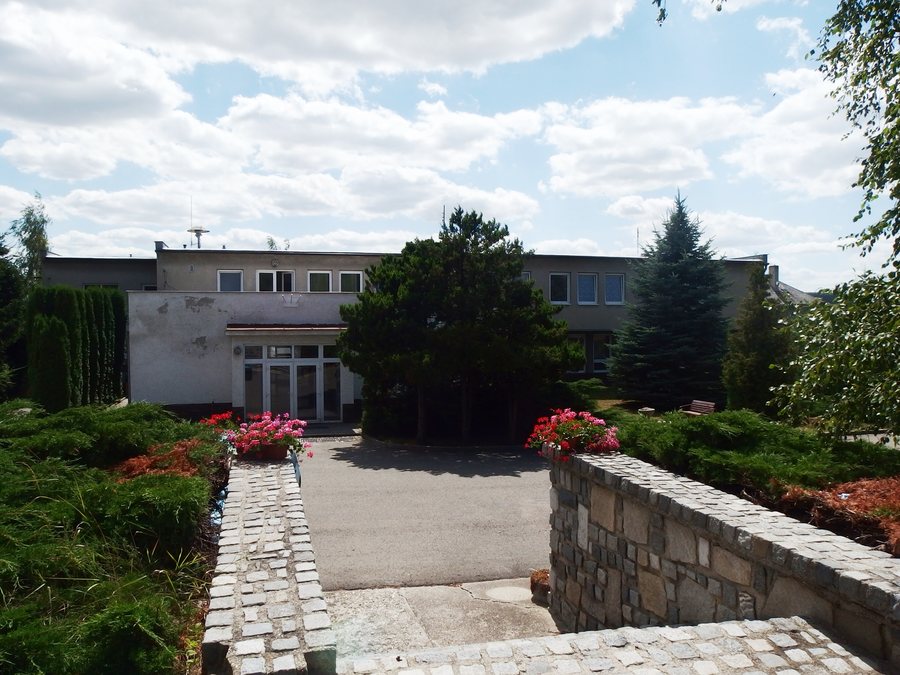 File:Domaželice, OÚ.JPG