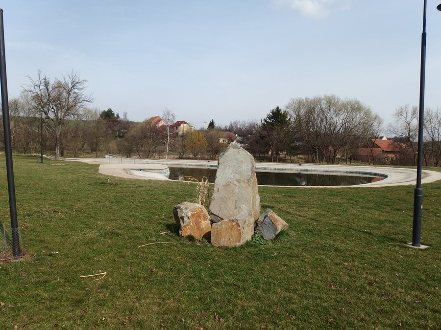 File:Honětice, biotop Dvůr Honětice (1).jpg