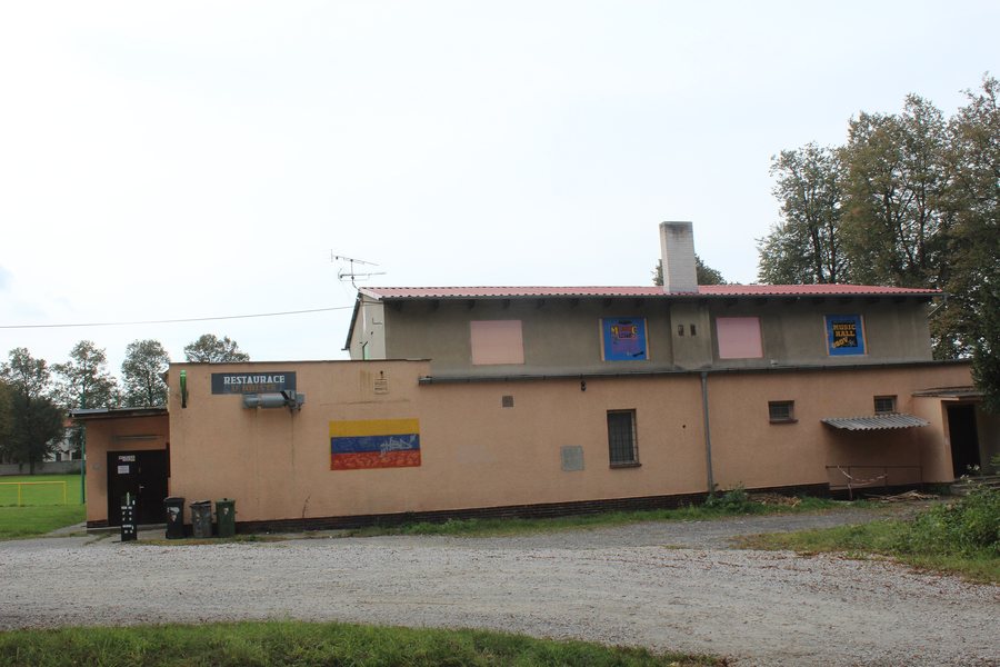 File:307 Osov restaurace U hřiště ZJZ.jpg