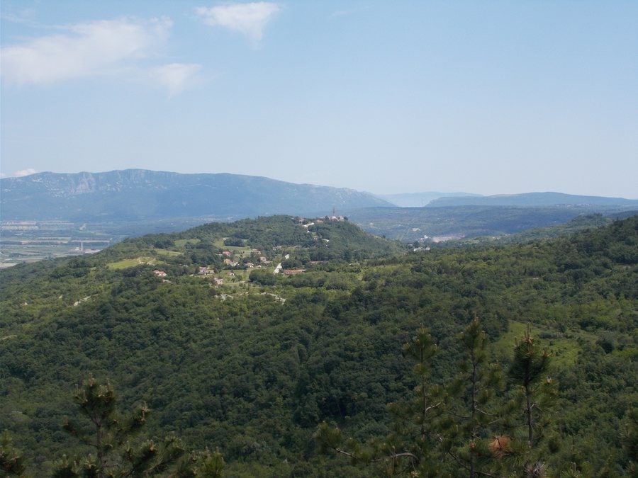 File:HR-IS-Pićan10.jpg