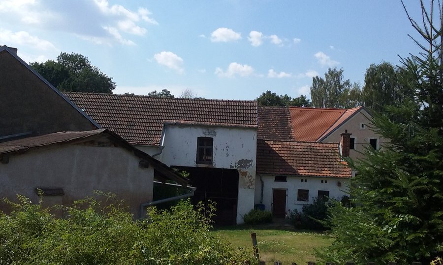 File:Čečovice, dvorek.jpg