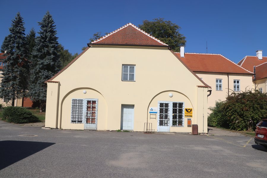 File:Overview of post office in Kněžice, Jihlava District.jpg