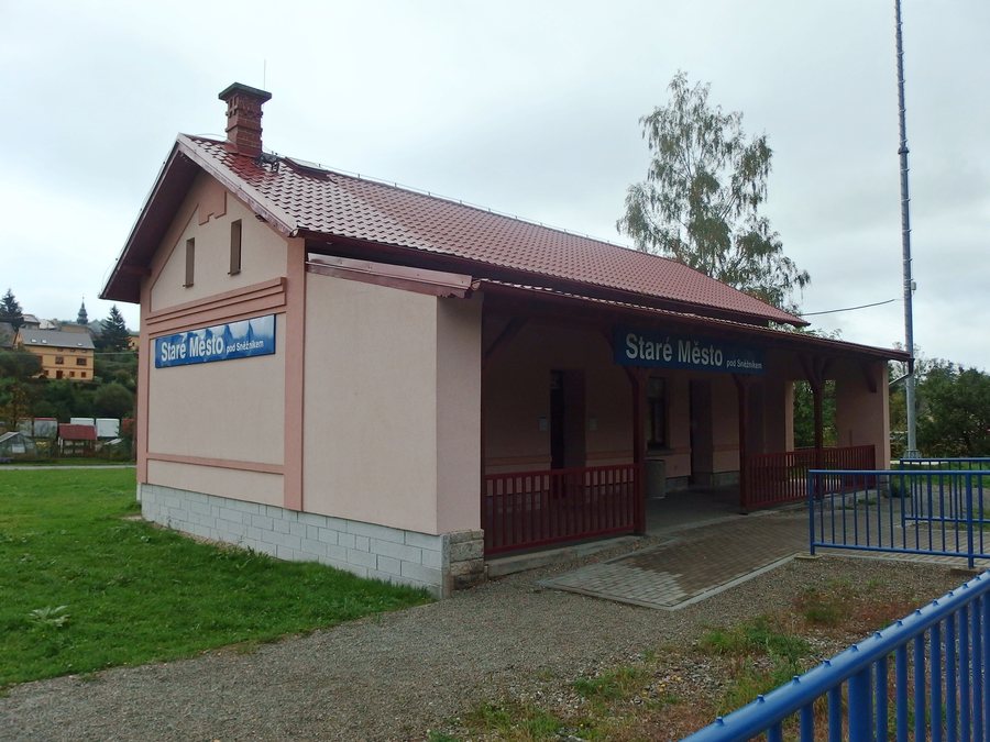 File:Staré Město pod Sněžníkem, nádraží (1).jpg