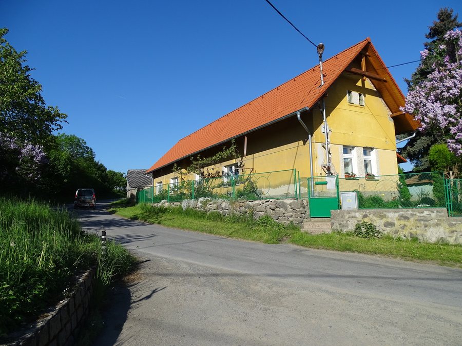 File:Chářovice čp. 1.jpg
