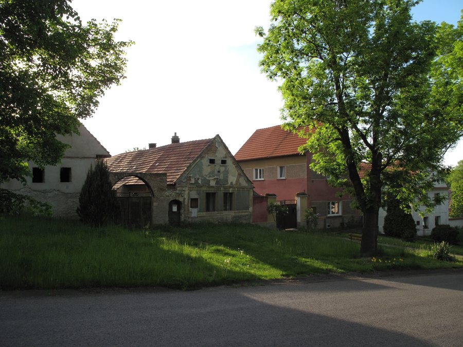 File:Rochov, domy.jpg