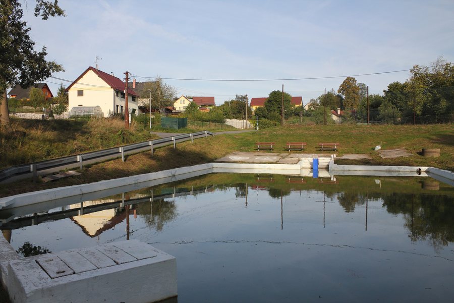 File:Doubí, Čtveřín 2019-09 01.jpg