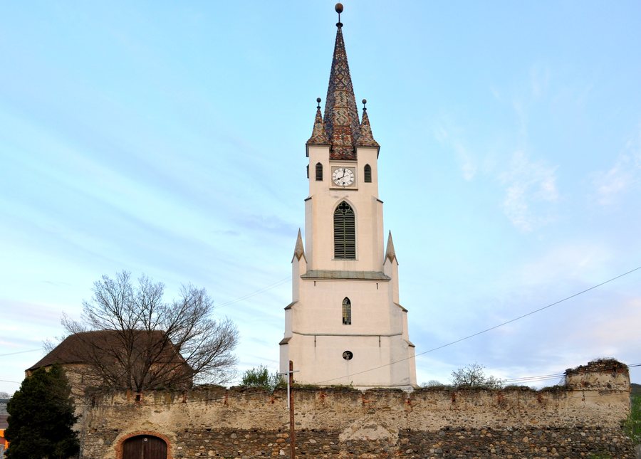 File:Cetatea medievală Gârbova.jpg