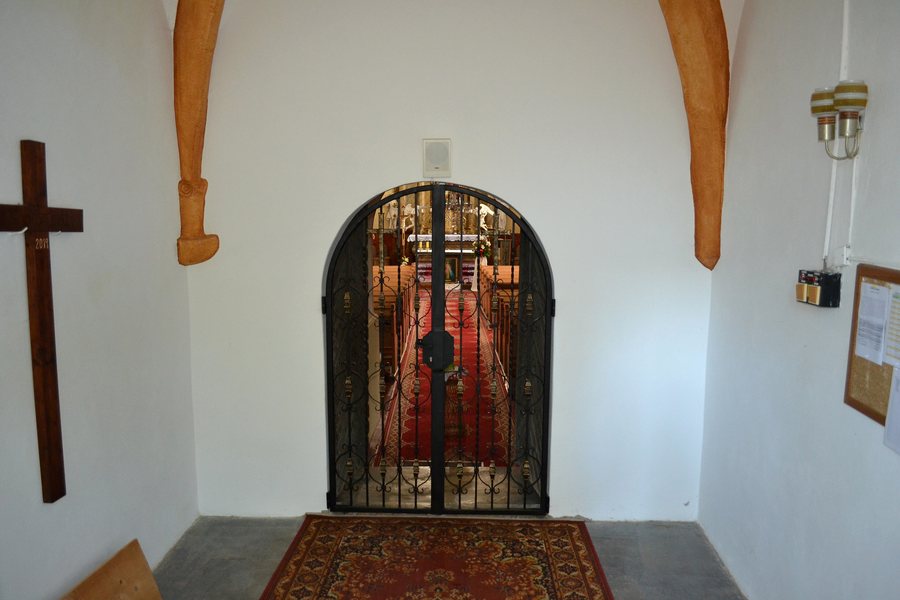 File:Babiná - Kostol sv. Matúša - interiér -d.jpg
