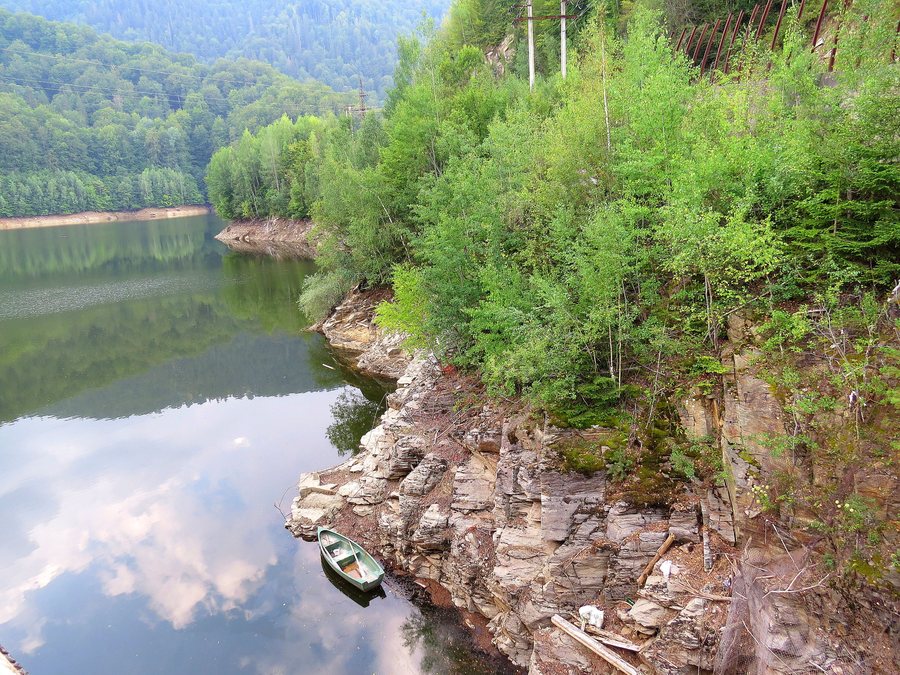 File:Lacul de acumulare Tău-Bistra, judetul Alba-IMG 5276.JPG