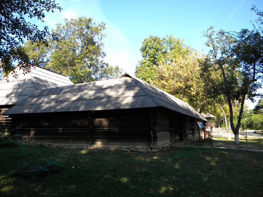 File:Bucuresti, Romania, Muzeul National al Satului; B-II-a-A-18994 (Casa in comuna Campu lui Neag, Hunedoara, 1).JPG