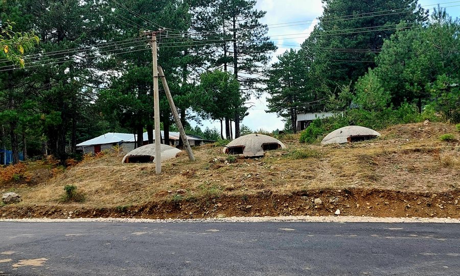 File:Bunkers in Germenj Shelegur area.jpg