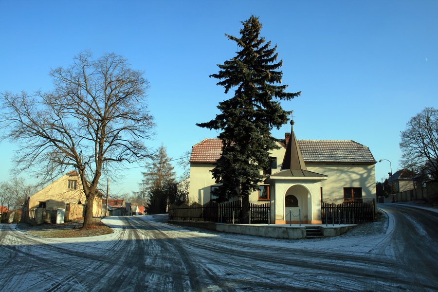 File:Zlosyň kaplička 1.jpg