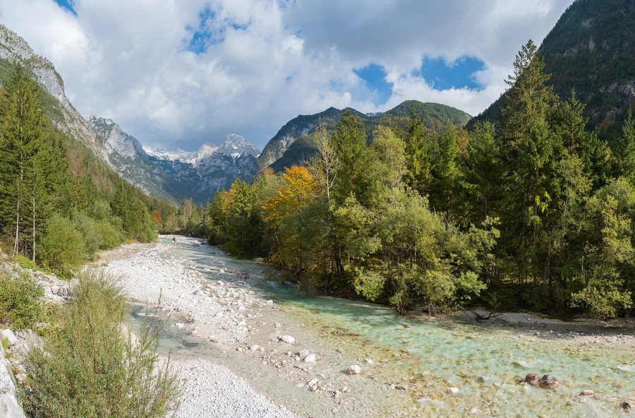 File:Soca river in Trenta (2).jpg