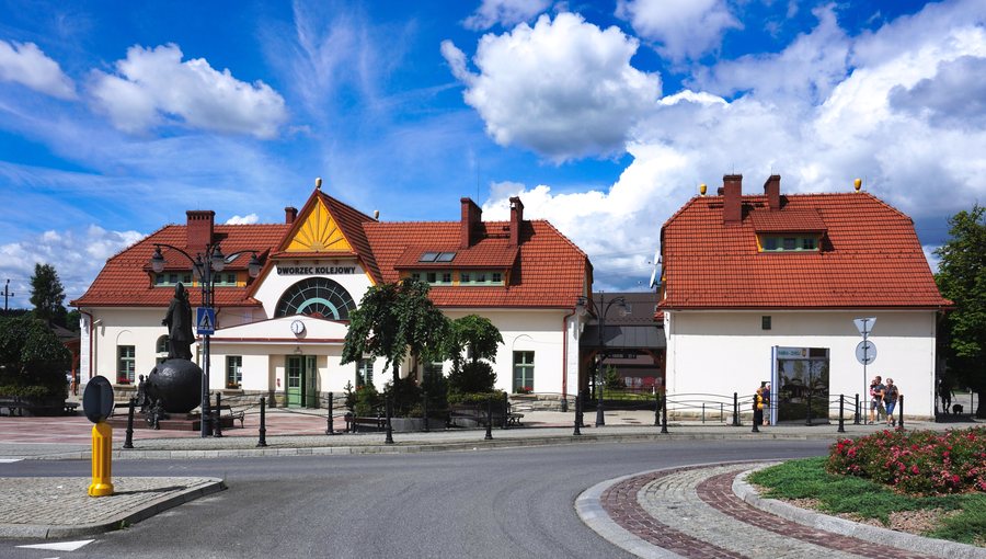 File:DworzecKolejowyRabka-Zdrój-POL, Rabka-Zdrój.jpg