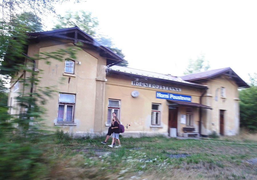 File:Horní Poustevna, nádraží.jpg