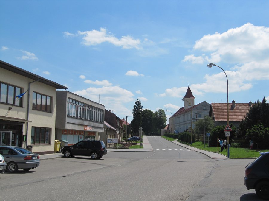 File:Halenkovice, střed.jpg