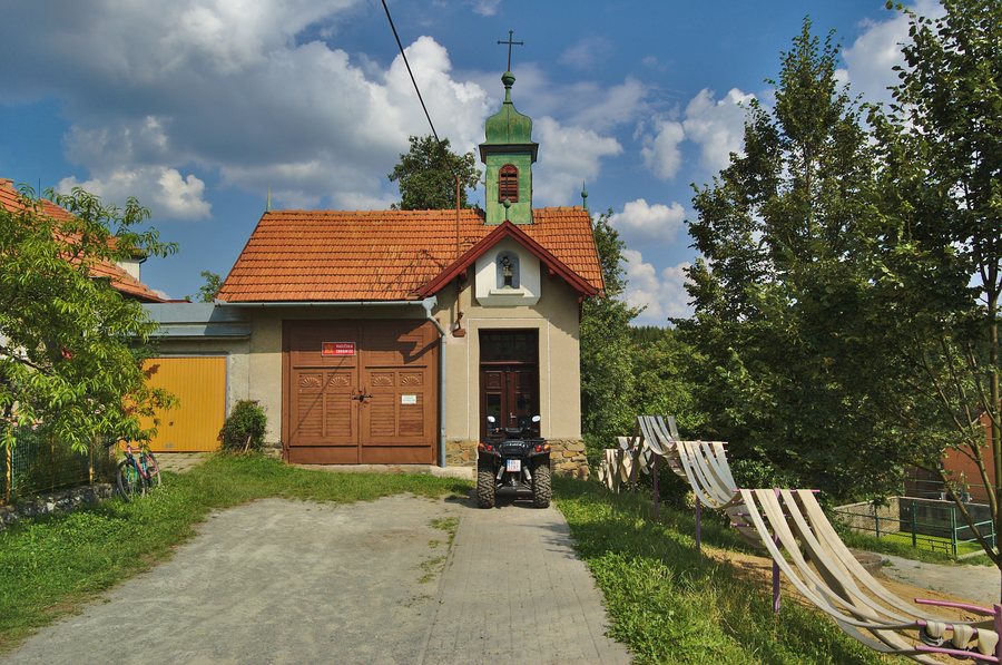 File:Hasičská zbrojnice, Vysočany, Housko, okres Blansko (02).jpg