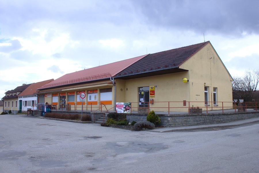 File:Ločenice, obchod.jpg