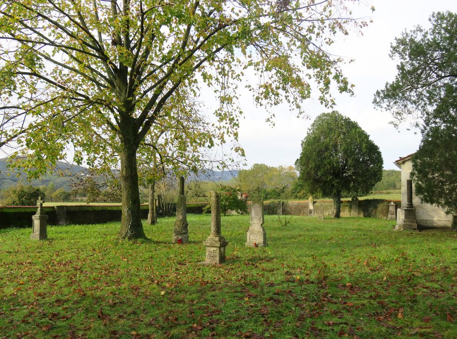 File:Dobravlje Ajdovščina Slovenia - old cemetery.jpg