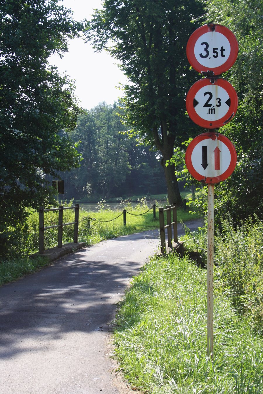 File:Hamr na Jezeře, Útěchovice 5639.jpg