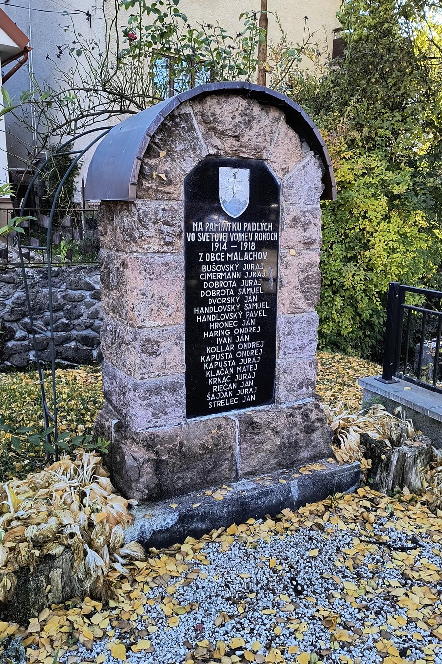 File:Malachov, okr. Banská Bystrica - pamätník padlým v I. svet. vojne.jpg