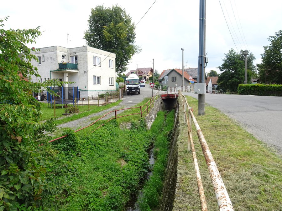 File:Albrechtičky, Albrechtičský potok.jpg