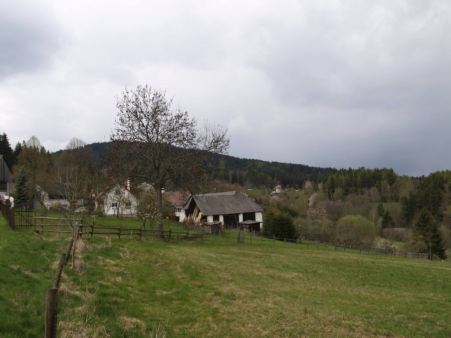 File:Šimanov (Žihobce) od východu.jpg