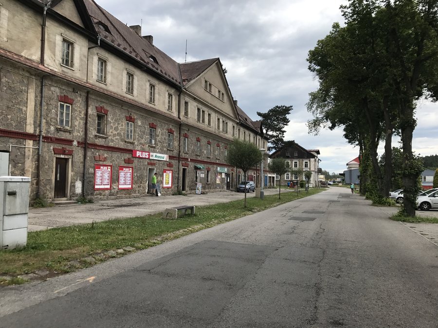 File:Old housing unit in Loučovice.jpg