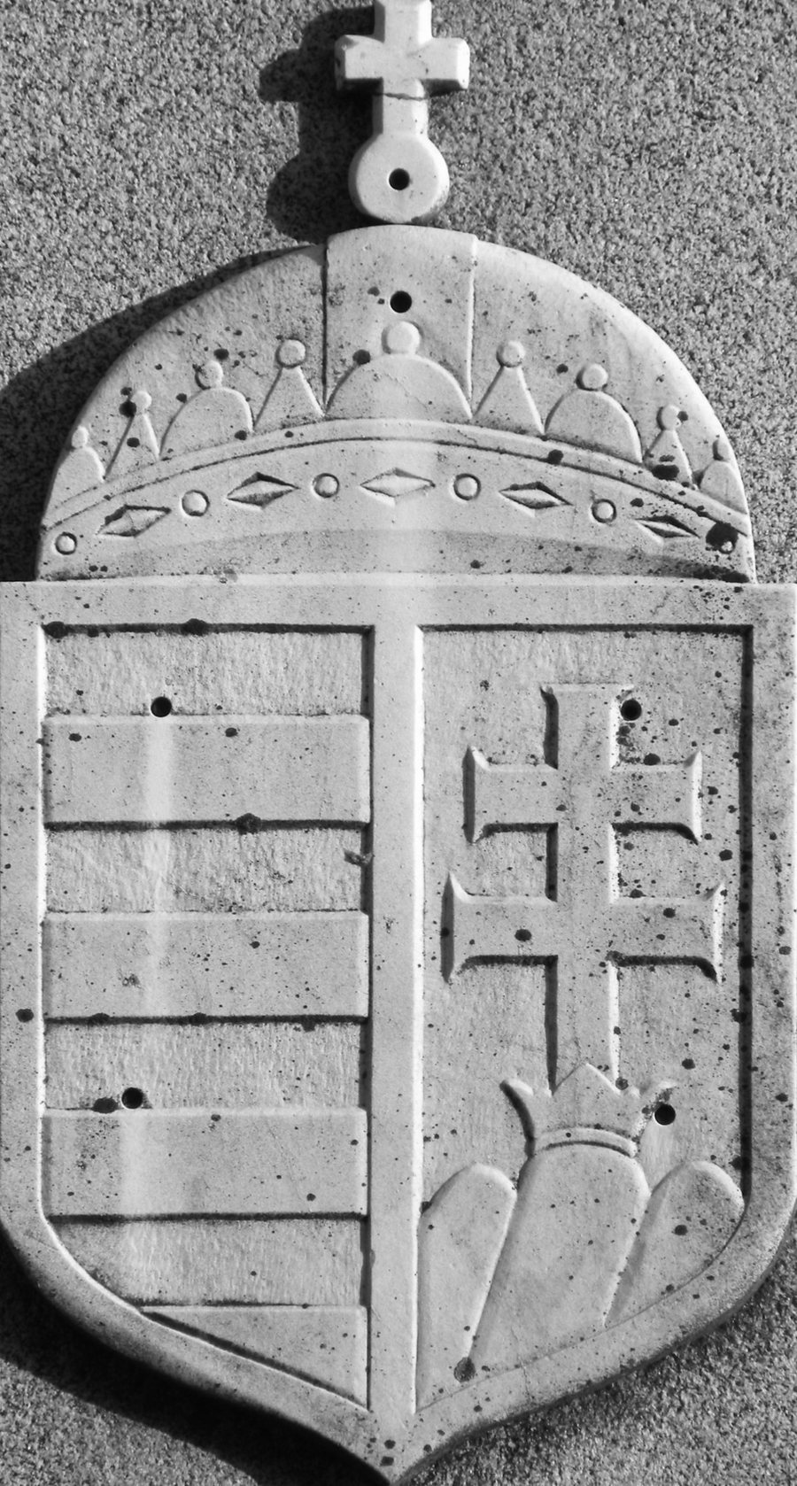 File:COA Hungaria Kostolna-Zariecie-pamatnik.jpg