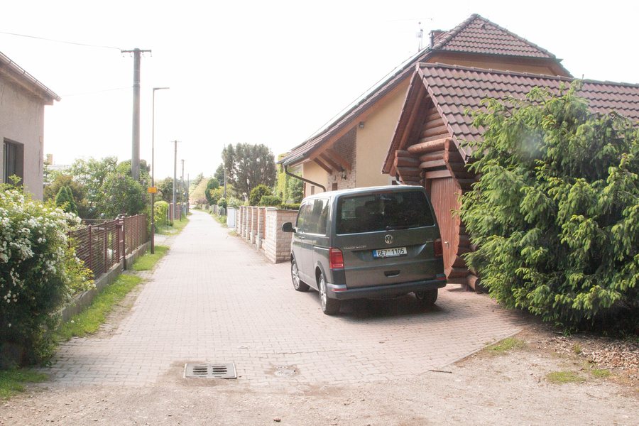 File:Spojil - ulice K Hájovně 01.jpg