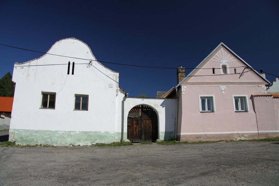 File:Buildings in Nahorany (1).JPG