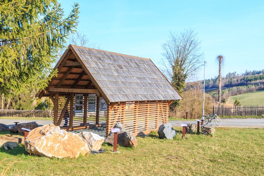 File:Vápenný Podol - altán 01.jpg